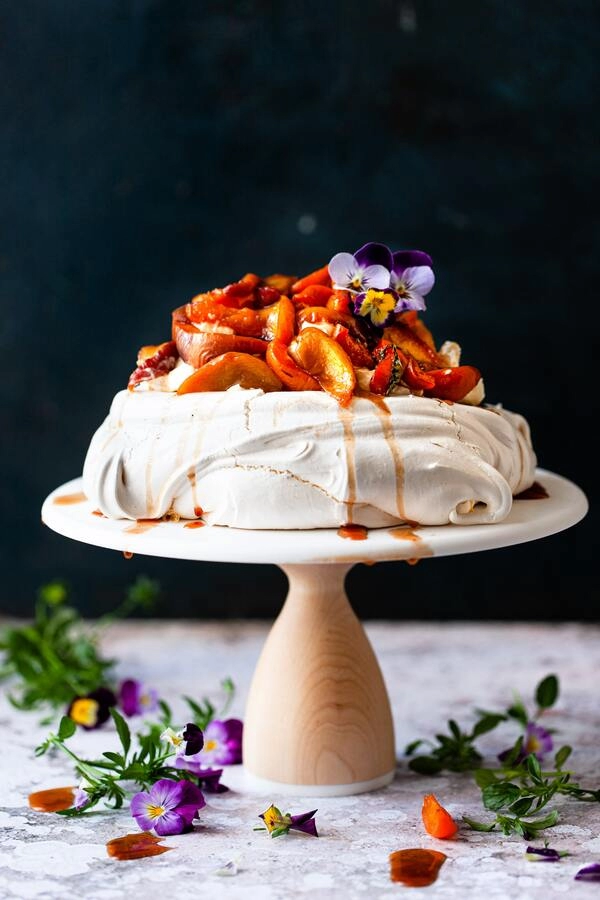 pavlova torta so zimným ovocím